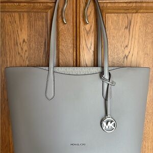 NWT Michael Kors Arden Large Top-Zip Tote Bag Pearl Gray